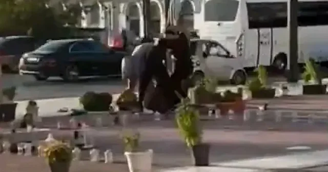 Yunanistan a tatile giden İsrail askerine Filistin destekçileri meydan dayağı attı VİDEO İZLE