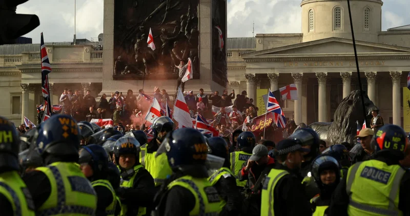 Londra daki aşırı sağ eyleminde 26 polis yaralandı