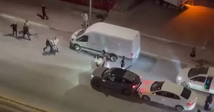 Önce kaza yaptılar, sonra kavga ettiler
