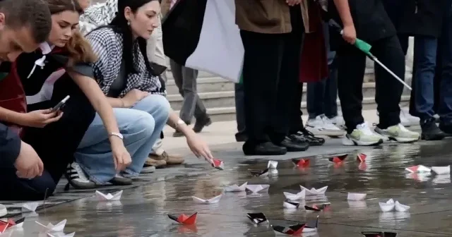 Paris te Küresel Sumud Filosu na destek gösterisi düzenlendi VİDEO İZLE