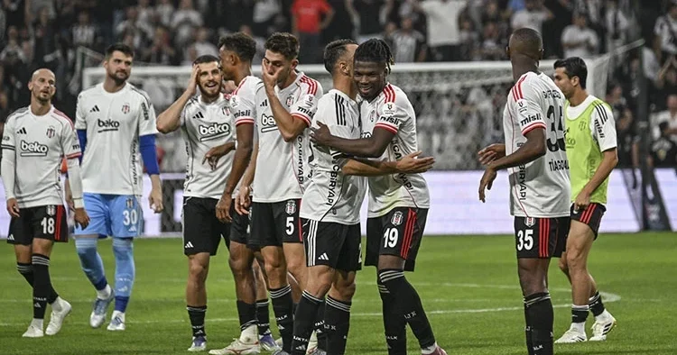 Beşiktaş ın yeni transferleri ilk maçlarında alkış aldı!