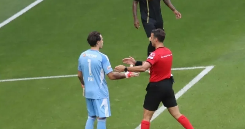 Süper Lig de sahalarda ender görülecek hareket! Hakem yanına giderek tebrik etti