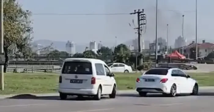Anayolda geri geri ilerledi, kazaya karıştı olay yerinden böyle kaçtı