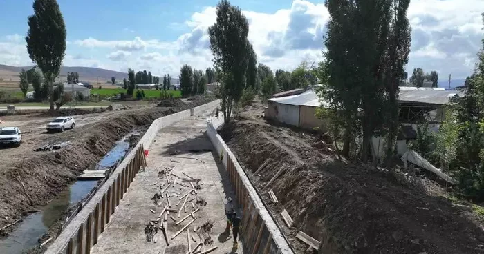 Oruçbeyli köyünde 2. kısım taşkın kontrol inşaatında çalışmalar sürüyor