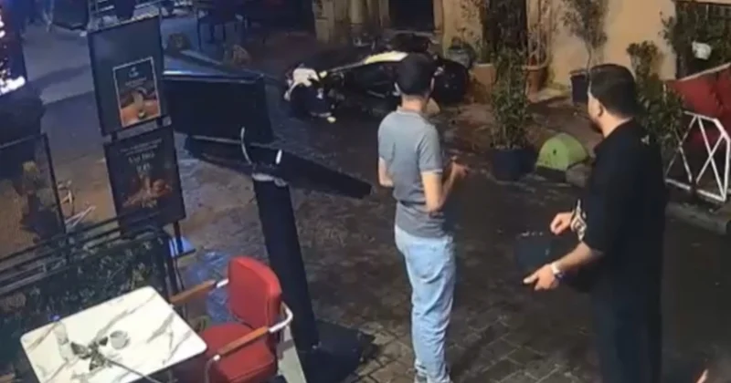 Taksim’de kapısının önüne park edilen motosiklete yapmadığı kalmadı Sözcü Gazetesi