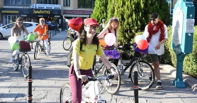 Konya da kadınlar, Dünya Otomobilsiz Kentler Günü ne dikkati çekmek için pedal çevirdi Konya Haberleri