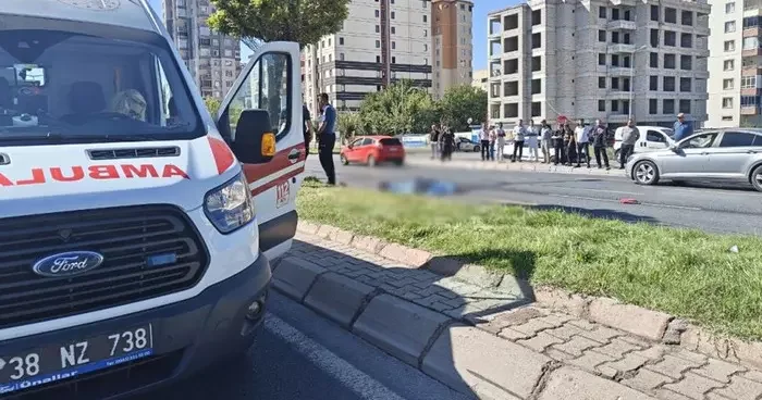 Otomobil ile motosiklet çarpıştı: 1 kişi hayatını kaybetti