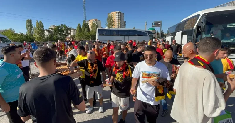 Deplasman taraftarlarına yemek ikram ettiler