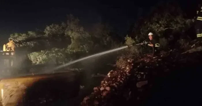 Belen’de iş makinesi yangını