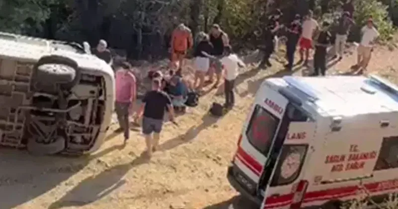 Balıkesir de can pazarı! Tur minibüsü şarampole devrildi
