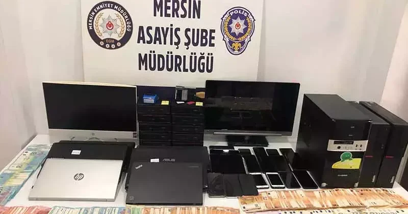 Ucuz abonelik bahanesiyle yabancıları dolandırmışlar; 10 gözaltı
