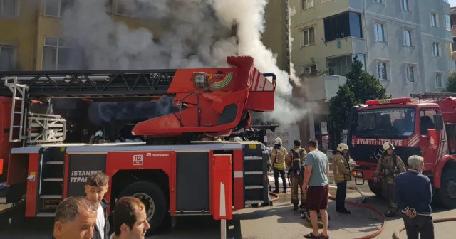 Ümraniye’de korkutan yangın: Dükkan sahibi gözyaşları içinde izledi VİDEO İZLE