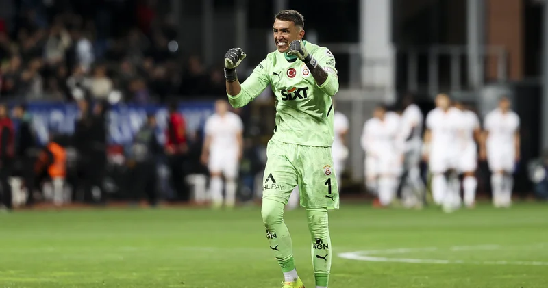Fernando Muslera, Bülent Korkmaz ın rekoruna ortak oldu Futbol Haberleri