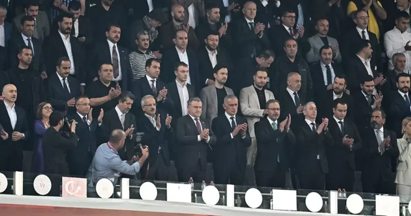 Galatasaray taraftarından İbrahim Hacıosmanoğlu na tepki! Elini sıkmadı