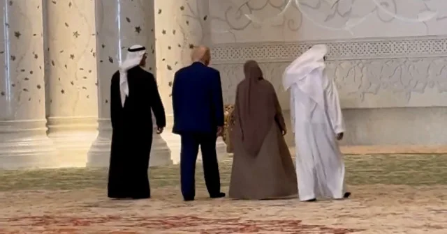 ABD Başkanı Donald Trump ı BAE Devlet Başkanı Muhammed Bin Zayid camiye götürdü VİDEO İZLE
