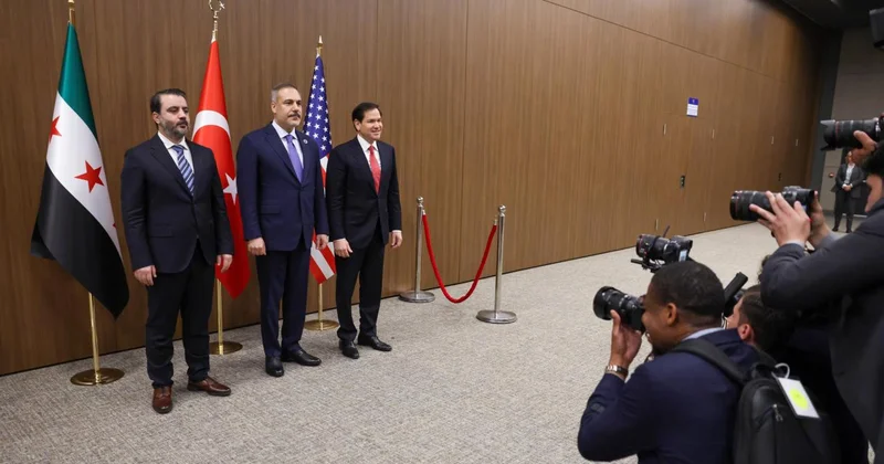 Antalya da Türkiye ABD Suriye üçlü görüşmesi