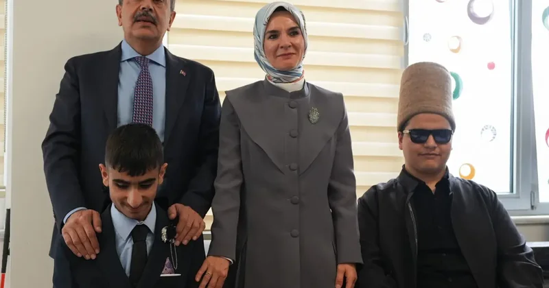 Bakan Tekin ve Bakan Göktaş ın Kani Karaca Görme Engelliler İmam Hatip Lisesi ne ziyareti