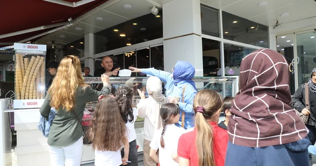 Çubuk ta öğrencilere dondurma ikram edildi Ankara Haberleri
