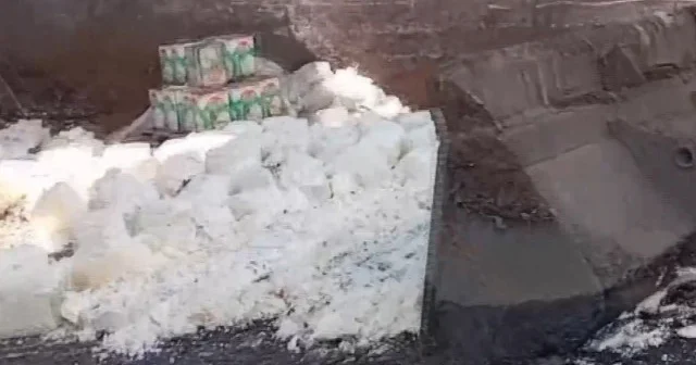 İzmir de iki depoda ele geçirilen 7 ton 12 kilo bozuk peynir imha edildi VİDEO İZLE