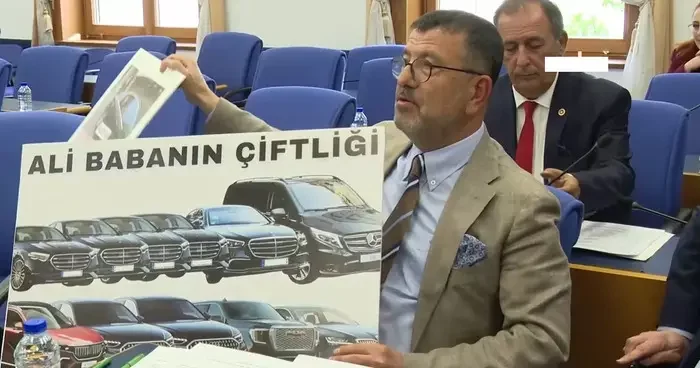 CHP li Veli Ağbaba TBMM ye elindeki dövizlerle geldi, Diyanet i hedef aldı: Ali Babanın Çiftliği
