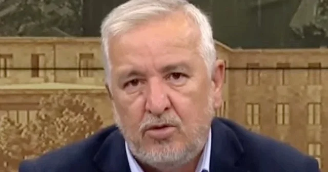 Aydın Ünal PKK’nın silah bırakmasından rahatsız olanları sıraladı: Neredeyse ‘silah bırakmayın’ diye yalvaracaklar VİDEO İZLE