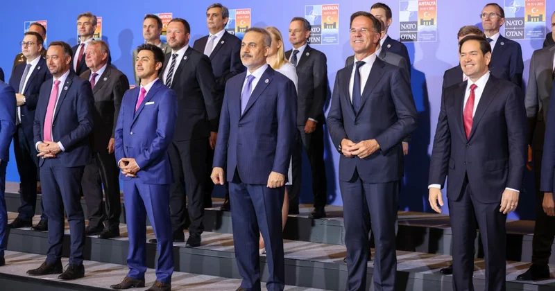İstanbul görüşmeleri sürerken, NATO Dışişleri Bakanları Antalya da toplandı Sözcü Gazetesi