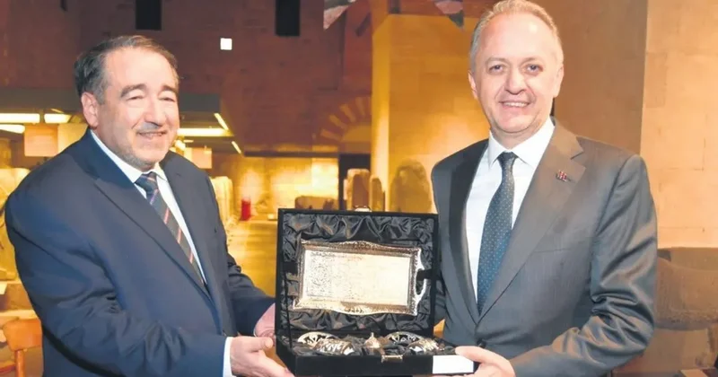 Tarihi kolye yurduna döndü