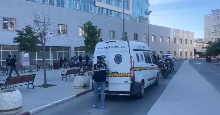 Devlet hastanesinde korku dolu anlar! Husumetlisini bahçede silahla vurdu