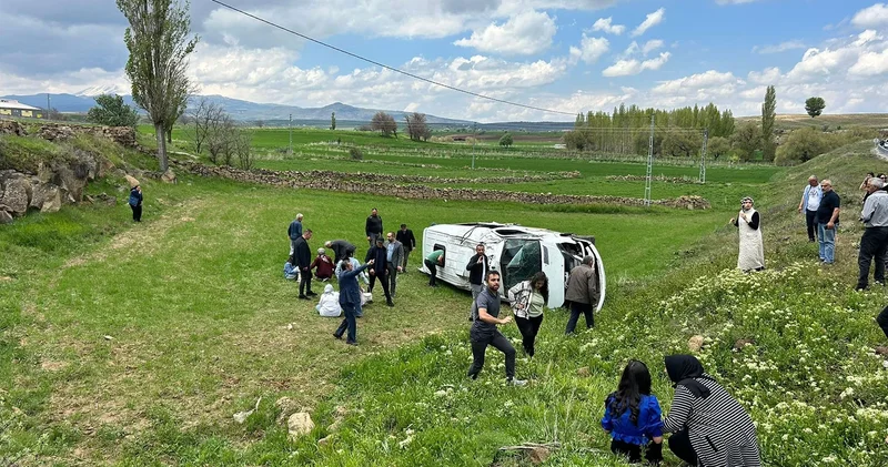Kayseri de servis devrildi, 15 öğrenci ölümden döndü