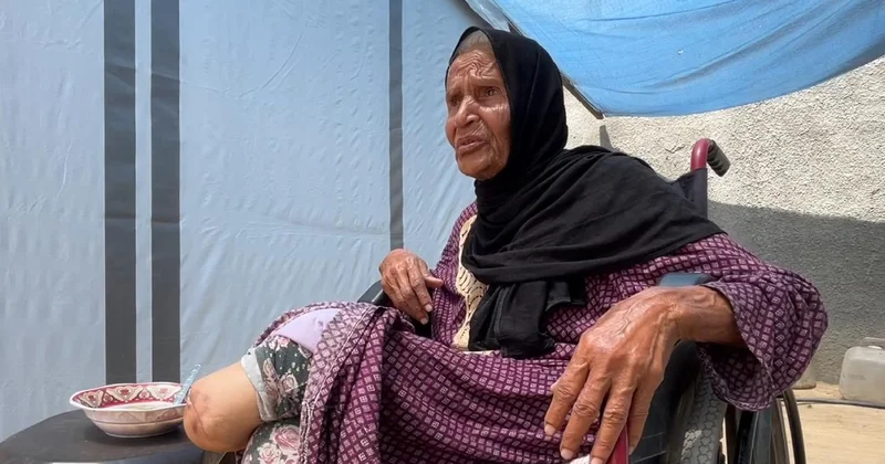 Nekbe yi yaşayan Filistinli kadın, 2025 te Gazze deki soykırımda ayağını kaybetti