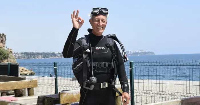 Suya girince adeta dünyası değişiyor! 45 yaşında başladı, 28 yıldır devam ediyor: İdolüm Kaptan Cousteau