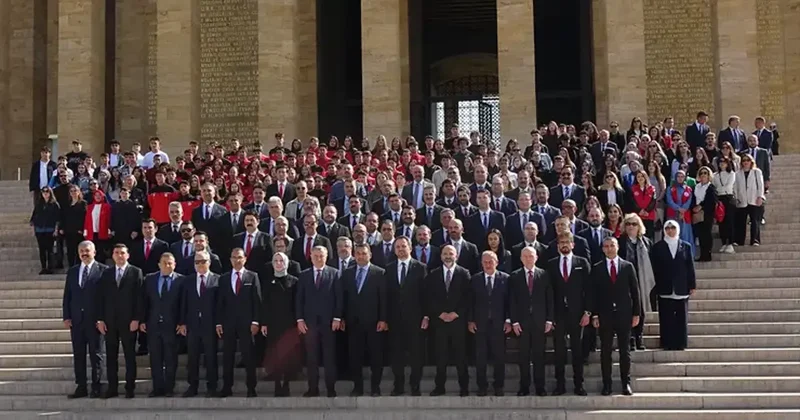 Bakan Bak beraberindeki heyetle Anıtkabir i ziyaret etti Spor Haberleri