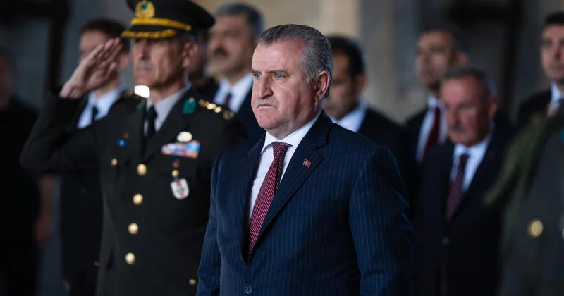 Gençlik ve Spor Bakanı Osman Aşkın Bak Anıtkabir i ziyaret etti