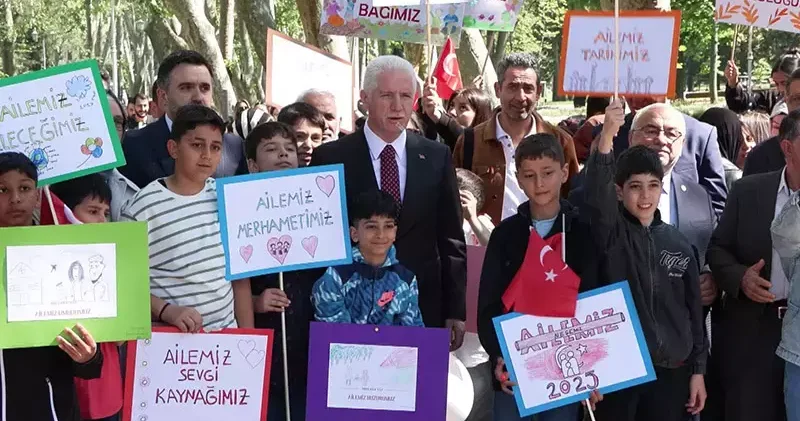 İstanbul Valisi Davut Gül Gülhane Parkı ndaki Aile Yılı Yürüyüşü ne katıldı