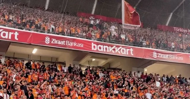 Galatasaraylı taraftarlar Gazze’yi unutmadı: Tüm stad ‘Kahrolsun İsrail Filistin e özgürlük’ sloganlarıyla yankılandı VİDEO İZLE