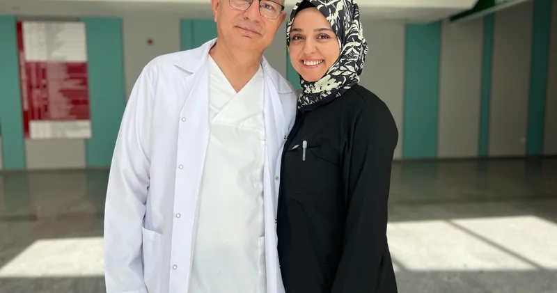 Laborant baba, hemşire kızıyla 4 yıldır aynı hastanede çalışıyor