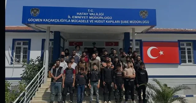 TIR dorsesinde, saman balyalarının altında 31 kaçak göçmen yakalandı Hatay Haberleri
