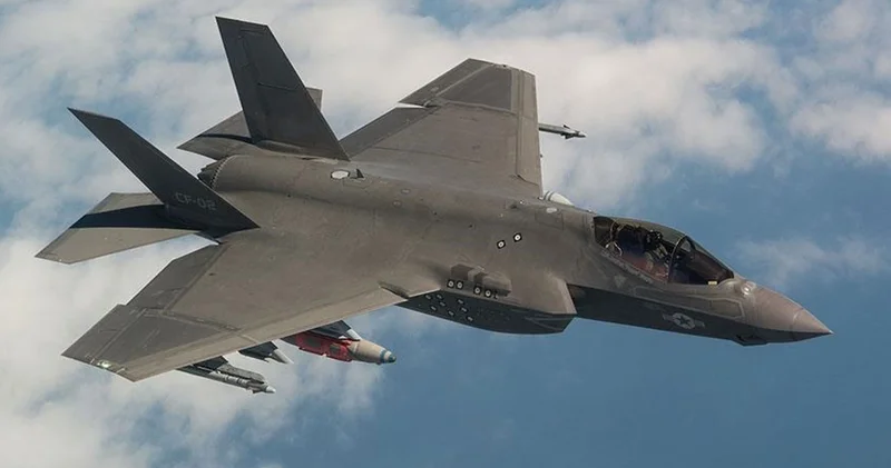 Hindistan da yakıt sıkıntısı yaşayan İngiliz F 35 savaş uçağı, acil iniş yaptı