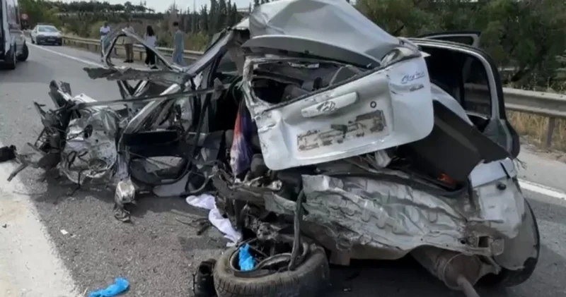 TEM’de yolcu otobüsü ile otomobil çarpıştı; 2’si ağır, 3 yaralı