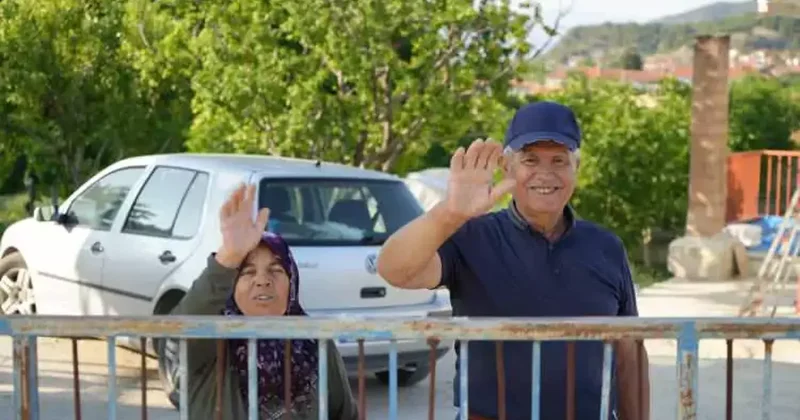 Hemşehrisinden etkilenen çift, 30 yıllık emeğini jandarmaya bağışladı