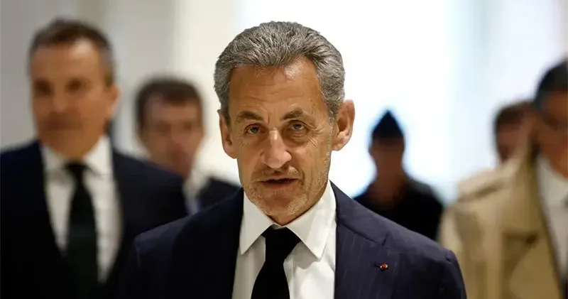 Eski Fransa Cumhurbaşkanı Sarkozy’nin onur nişanı geri alındı