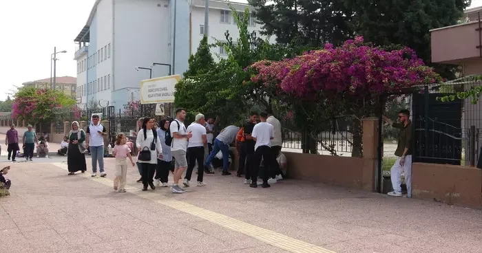 LGS de oturumlar tamamlandı, babalar çifte heyecan yaşadı