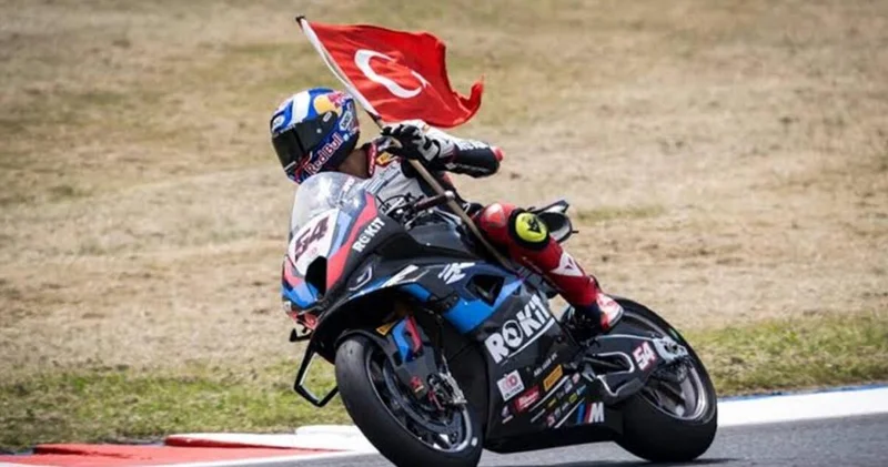 Milli motosikletçi Toprak Razgatlıoğlu, İtalya da superpole yarışını kazandı! Motor Sporları Haberleri