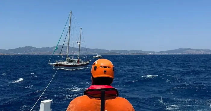 Bodrum’da sürüklenen tekne KIYEM ekiplerince kurtarıldı