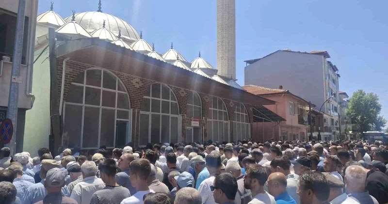 Traktör kazasında ölen genç gözyaşlarıyla defnedildi