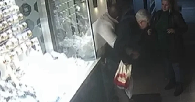 Aydın da kuyumcudan hayat kurtaran Hemlich manevrası VİDEO İZLE