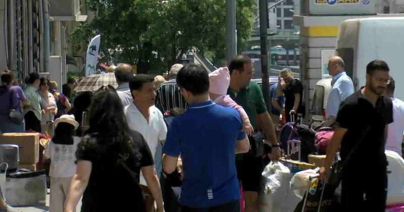 Hava sahası kapatıldı: Ülkelerine otobüsle dönüyorlar