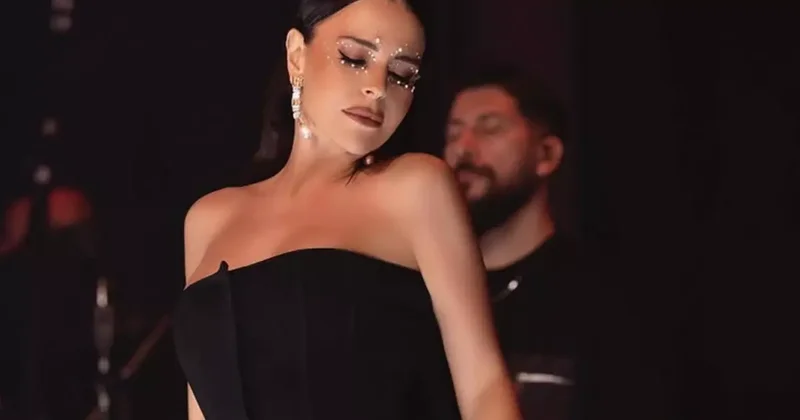 Simge Sağın yaz sezonunu havuz başında açtı