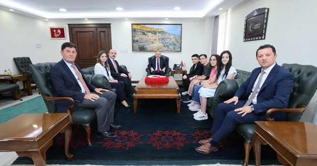 Mardin Valisi Akkoyun, LGS sınavında tam puan alan öğrencileri ağırladı Mardin Haberleri