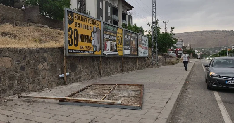 Yolda yürürken Başıma bu da gelmez demeyin!